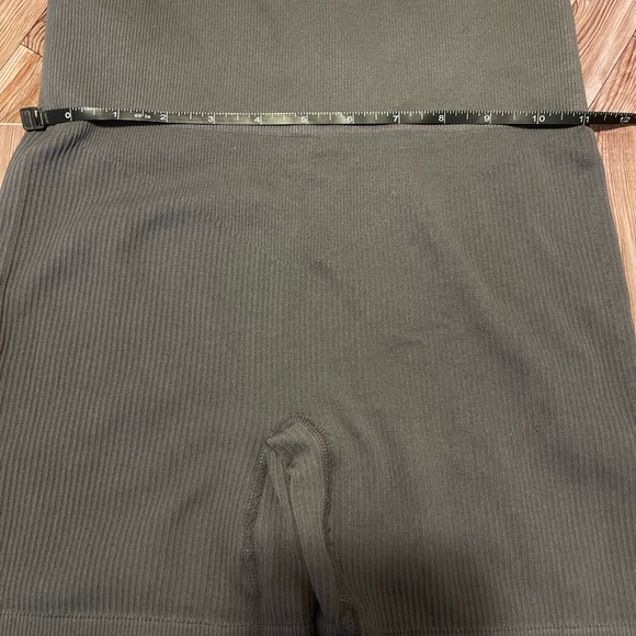 Source Unknown Dark Green Ribbed Bike Shorts - Picture 4 of 5